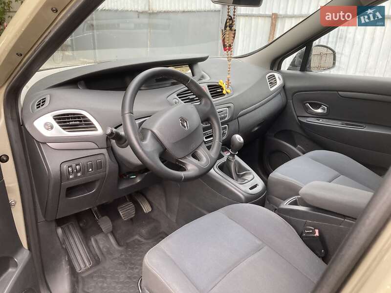 Мінівен Renault Scenic 2009 в Миргороді