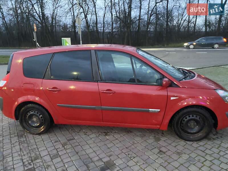 Минивэн Renault Scenic 2005 в Калуше