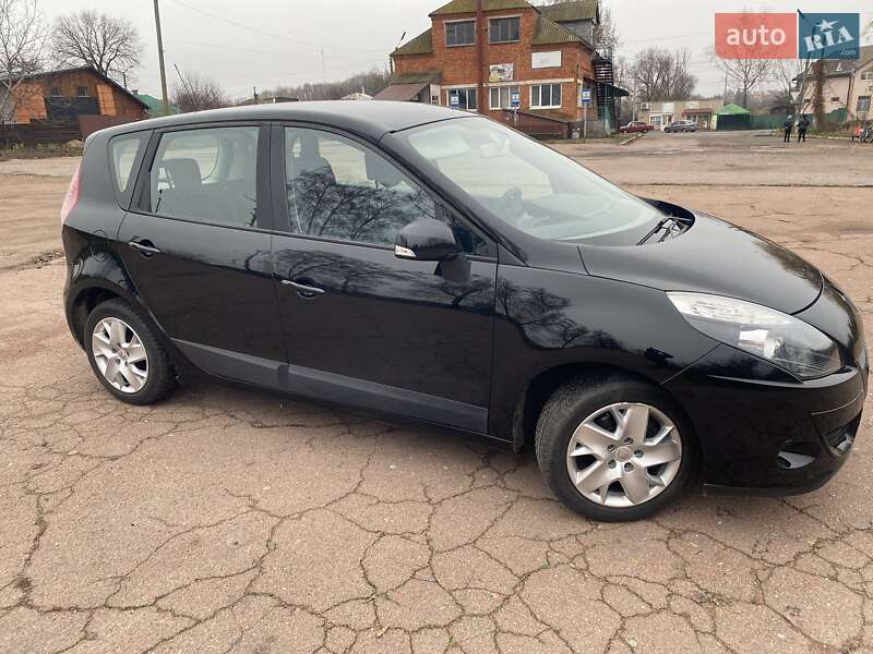 Минивэн Renault Scenic 2011 в Борзне