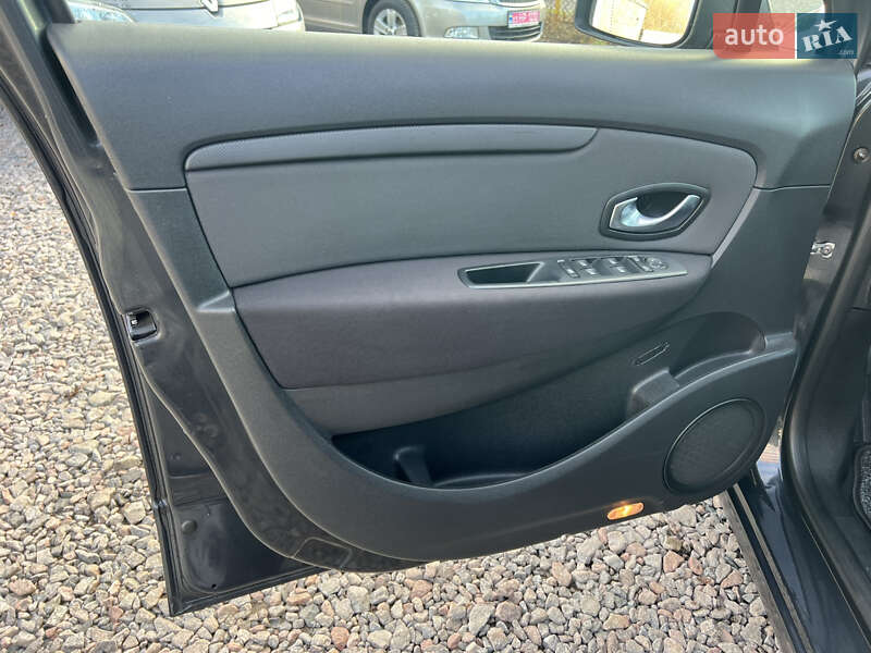 Мінівен Renault Scenic 2009 в Лубнах