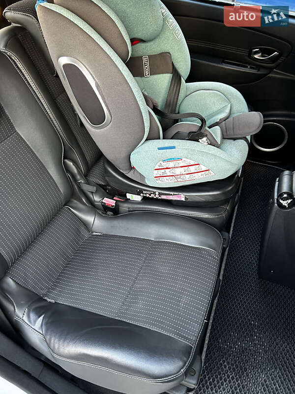 Мінівен Renault Scenic 2011 в Львові