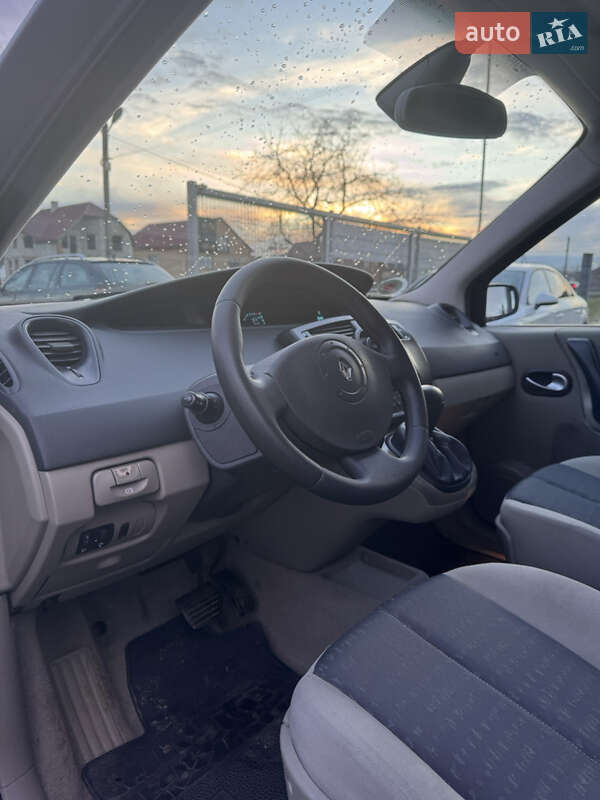 Минивэн Renault Scenic 2005 в Виноградове