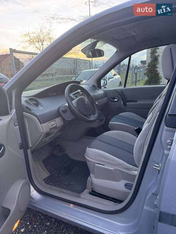 Минивэн Renault Scenic 2005 в Виноградове