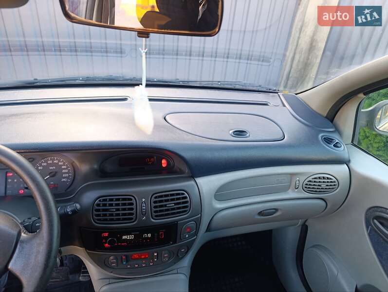 Минивэн Renault Scenic 2000 в Ужгороде