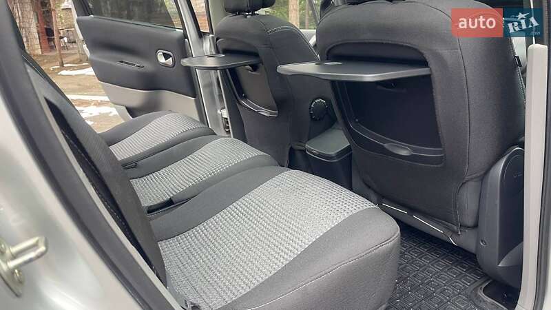 Минивэн Renault Scenic 2005 в Дрогобыче