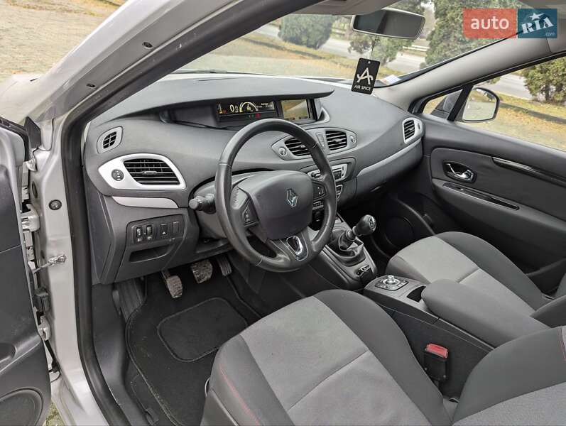 Минивэн Renault Scenic 2014 в Дубно