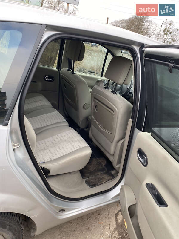 Минивэн Renault Scenic 2005 в Ровно