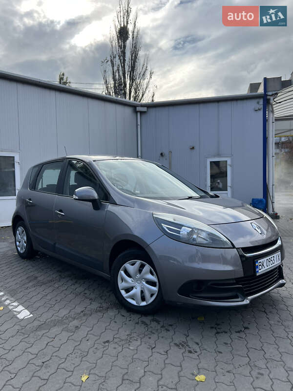 Минивэн Renault Scenic 2012 в Демидовке