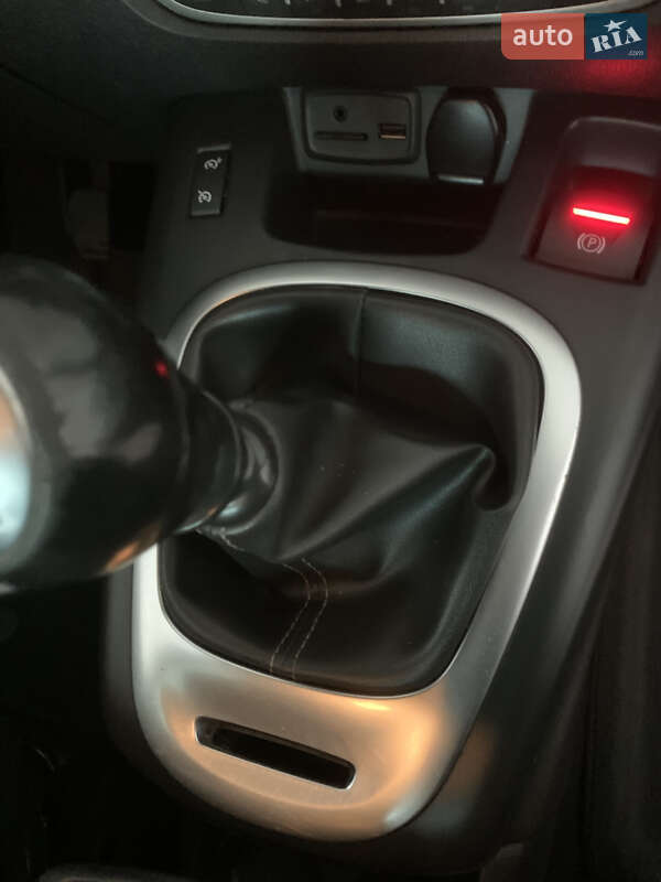 Минивэн Renault Scenic 2015 в Ровно