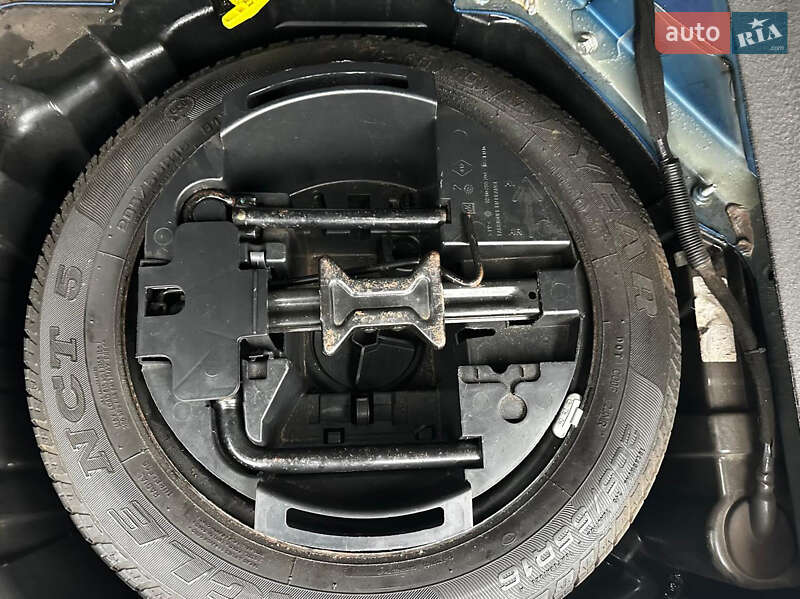 Минивэн Renault Scenic 2005 в Краснограде