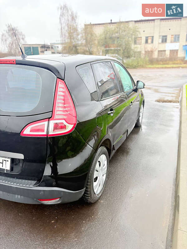 Минивэн Renault Scenic 2011 в Шостке