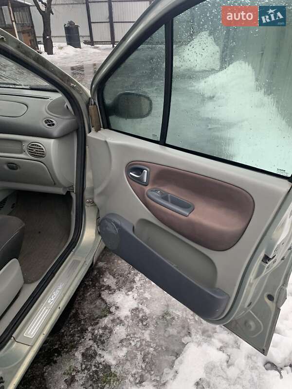 Минивэн Renault Scenic 2002 в Мироновке