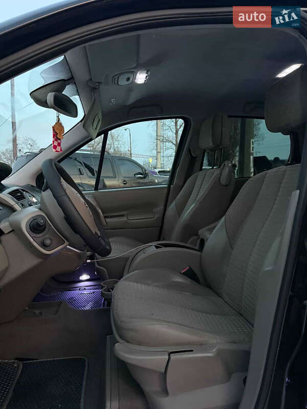 Минивэн Renault Scenic 2004 в Новых Санжарах