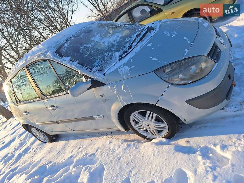 Мінівен Renault Scenic 2004 в Чернівцях