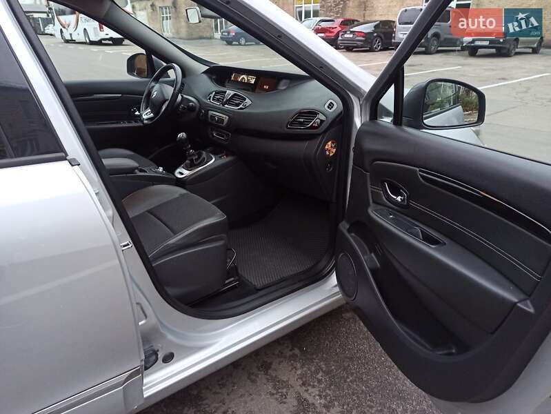 Минивэн Renault Scenic 2015 в Киеве