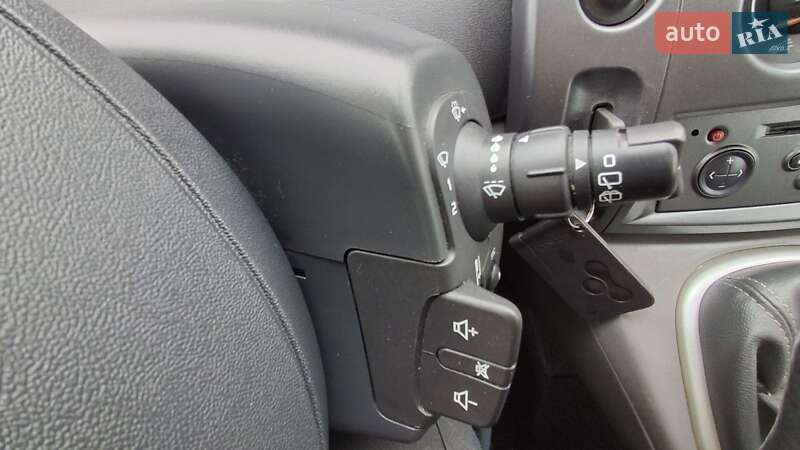 Минивэн Renault Scenic 2005 в Дубно