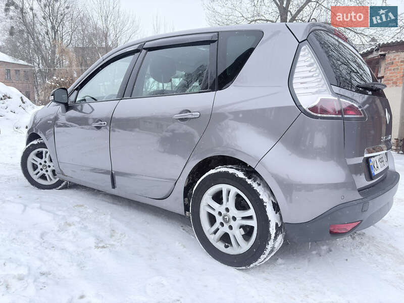 Минивэн Renault Scenic 2012 в Ромнах