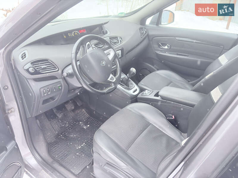 Минивэн Renault Scenic 2012 в Ромнах