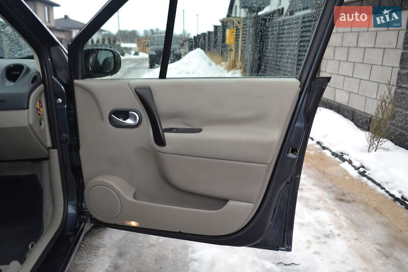 Минивэн Renault Scenic 2006 в Ровно