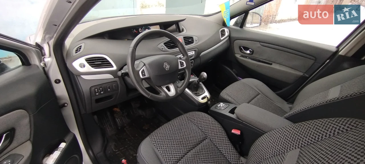 2010 Renault Scenic - мініатюра 16