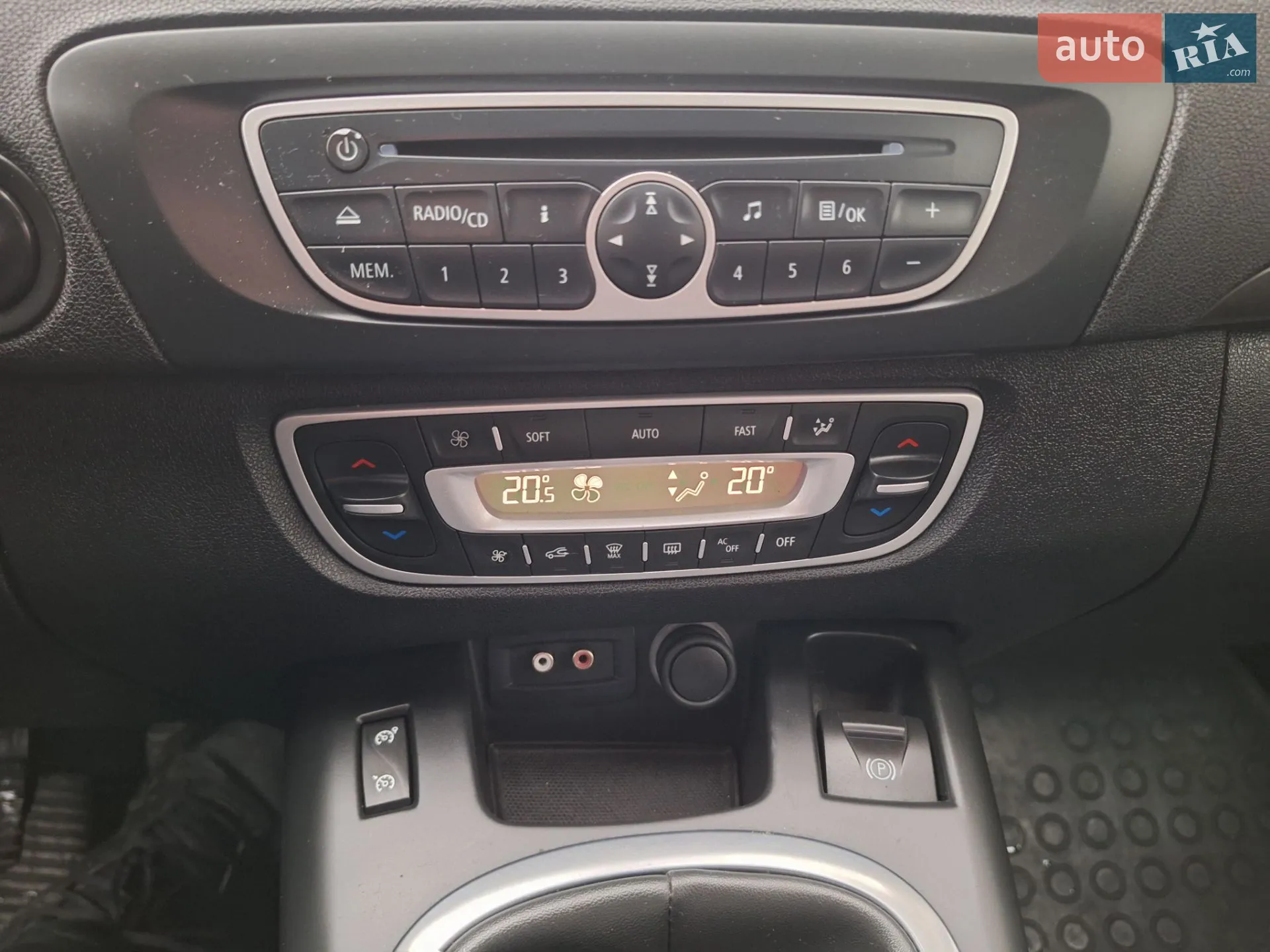 2010 Renault Scenic - мініатюра 17