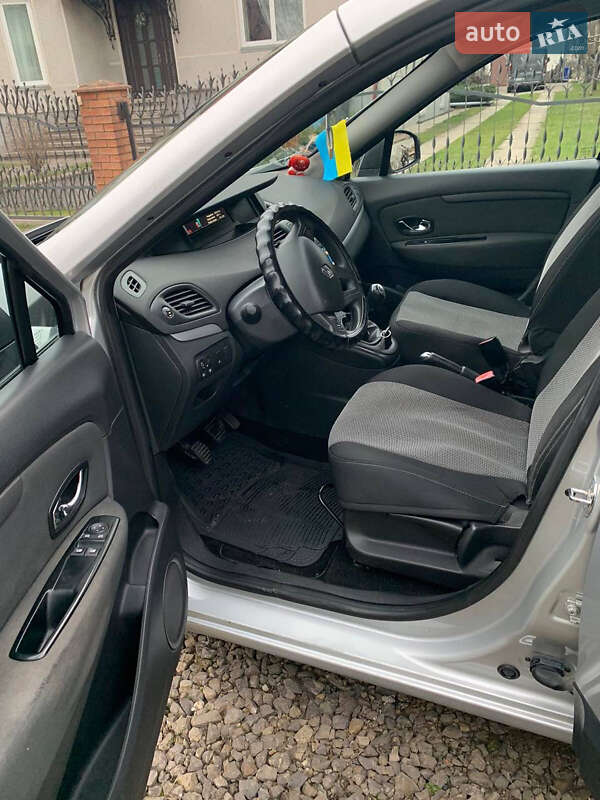 Минивэн Renault Scenic 2012 в Бурштыне