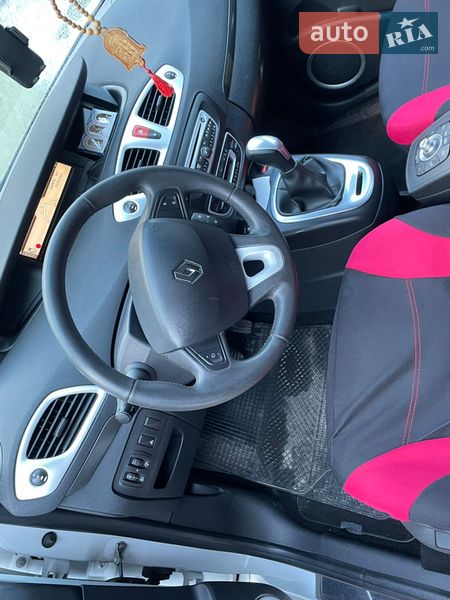 Мінівен Renault Scenic 2010 в Львові