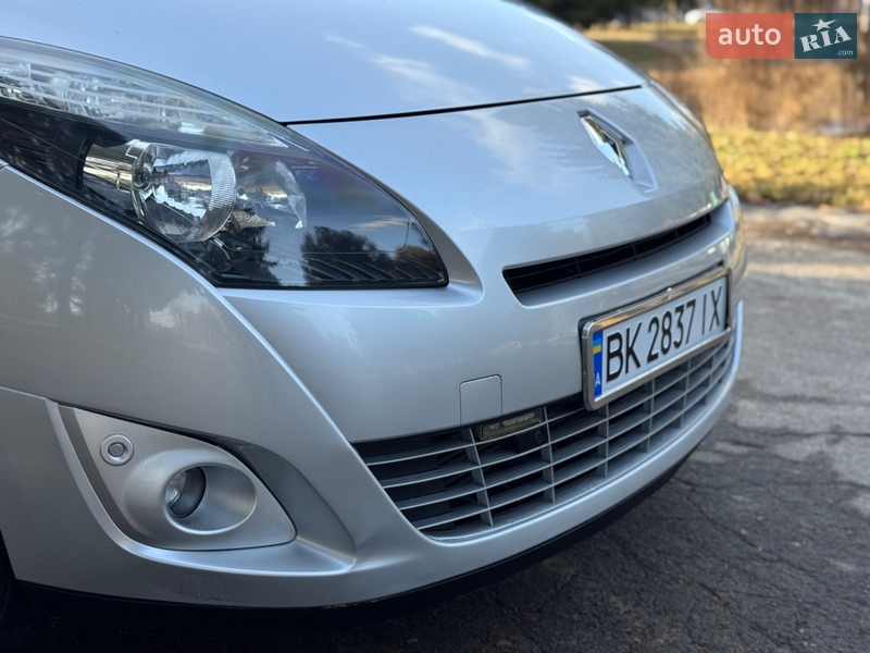 Минивэн Renault Scenic 2010 в Ровно