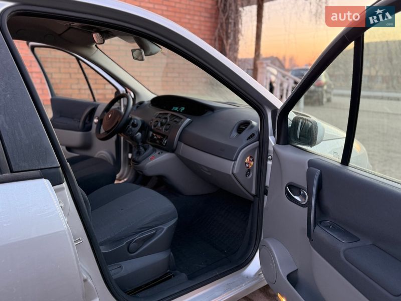 Минивэн Renault Scenic 2006 в Сарнах