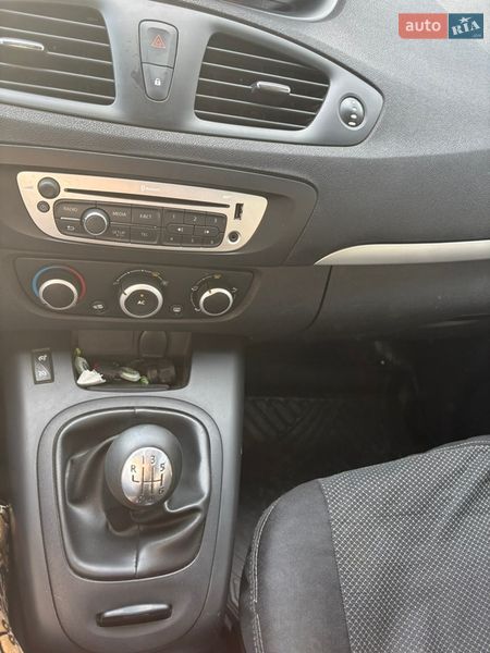 Минивэн Renault Scenic 2013 в Карловке