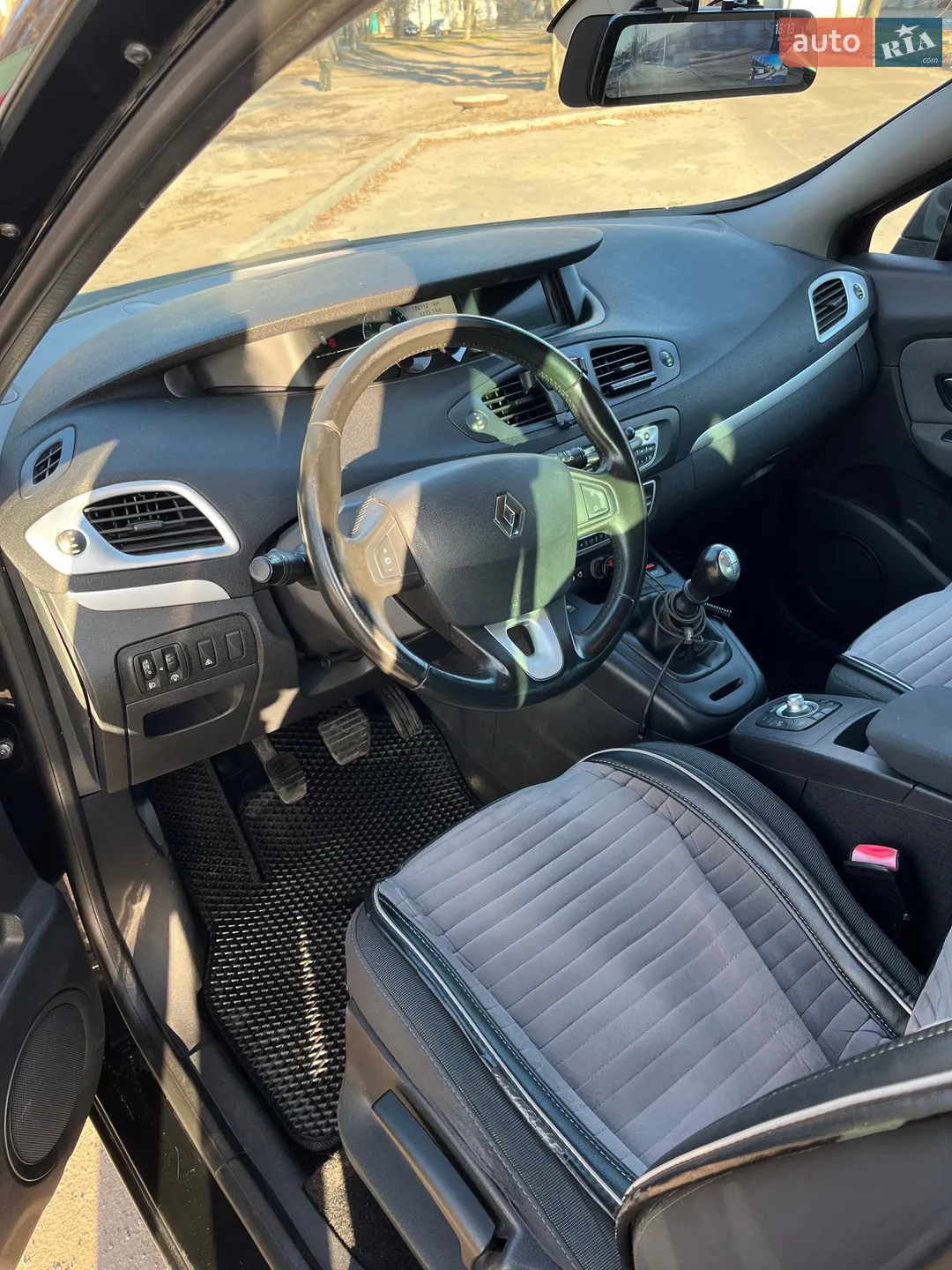 2010 Renault Scenic - мініатюра 15