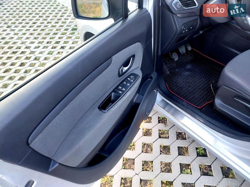 Минивэн Renault Scenic 2011 в Хмельницком
