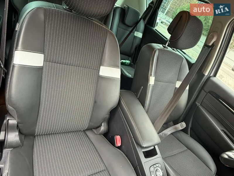 Минивэн Renault Scenic 2012 в Луцке