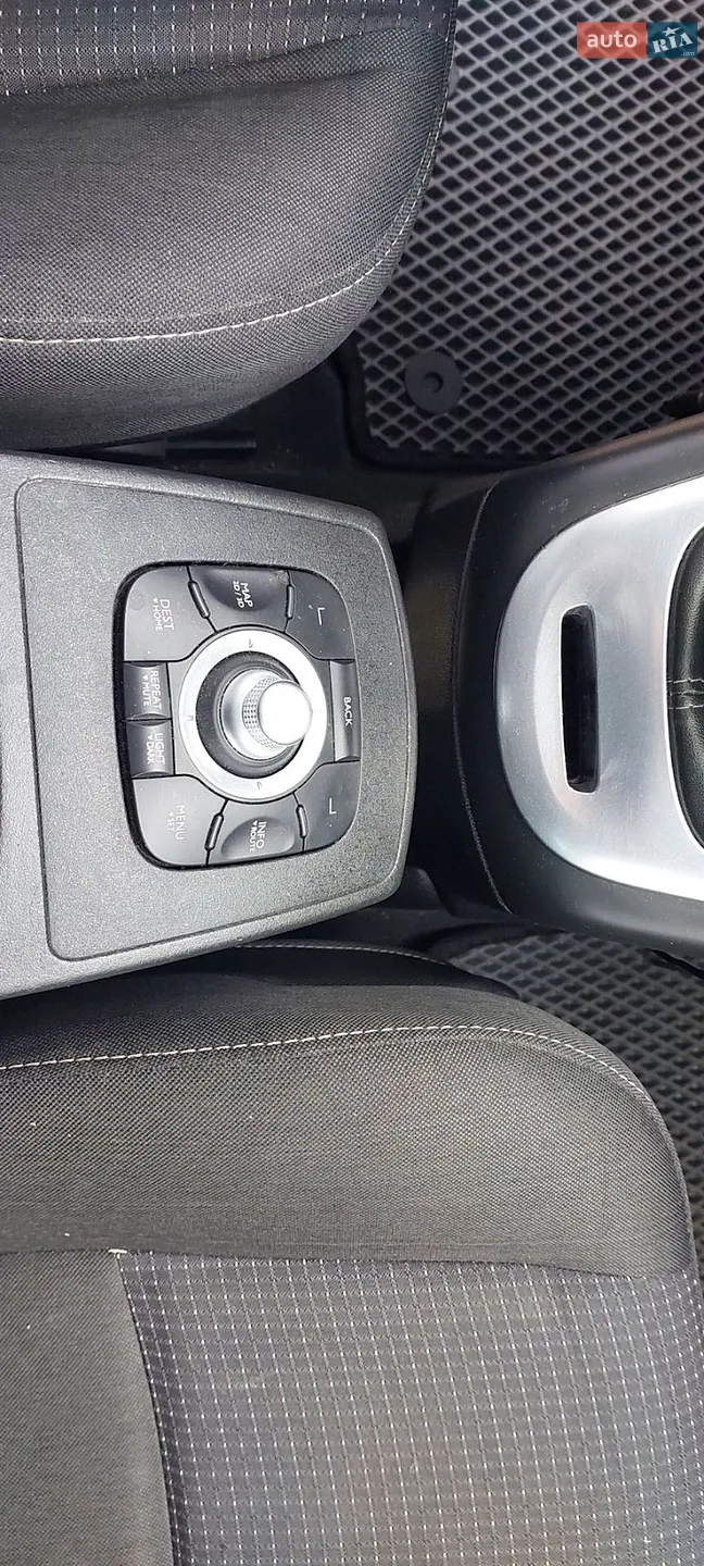 2010 Renault Scenic - мініатюра 16
