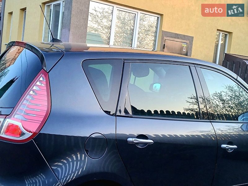 Мінівен Renault Scenic 2010 в Краматорську