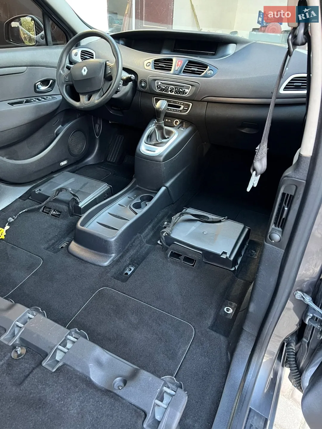 2010 Renault Scenic - мініатюра 18