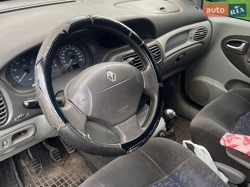Минивэн Renault Scenic 2003 в Ромнах