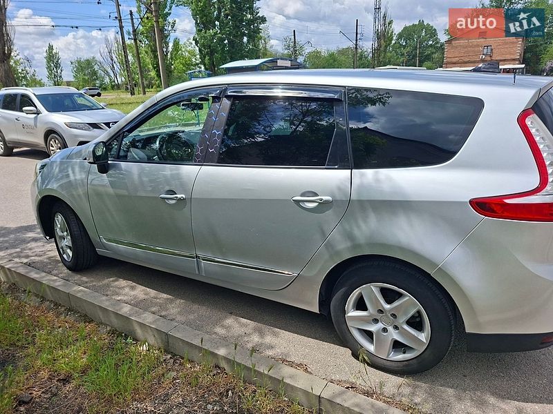 Минивэн Renault Scenic 2015 в Покрове
