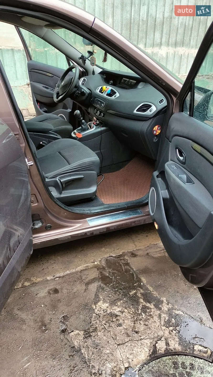 2010 Renault Scenic - мініатюра 2