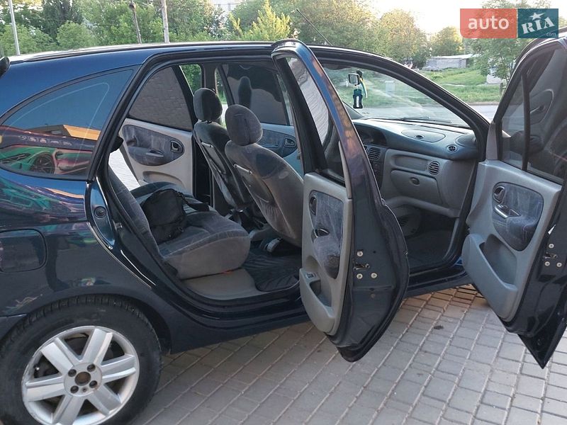 Минивэн Renault Scenic 2000 в Каменец-Подольском