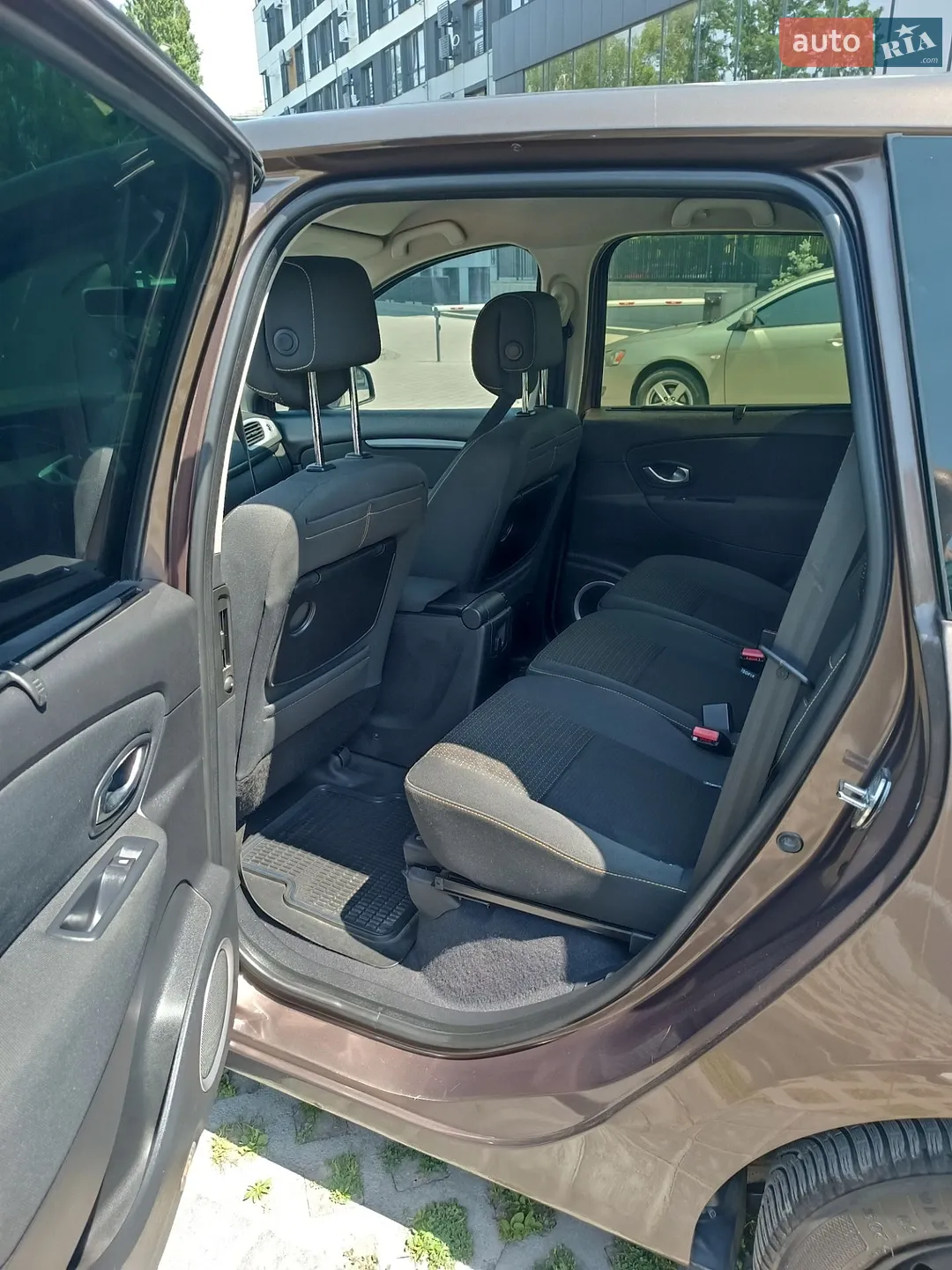 2010 Renault Scenic - мініатюра 24
