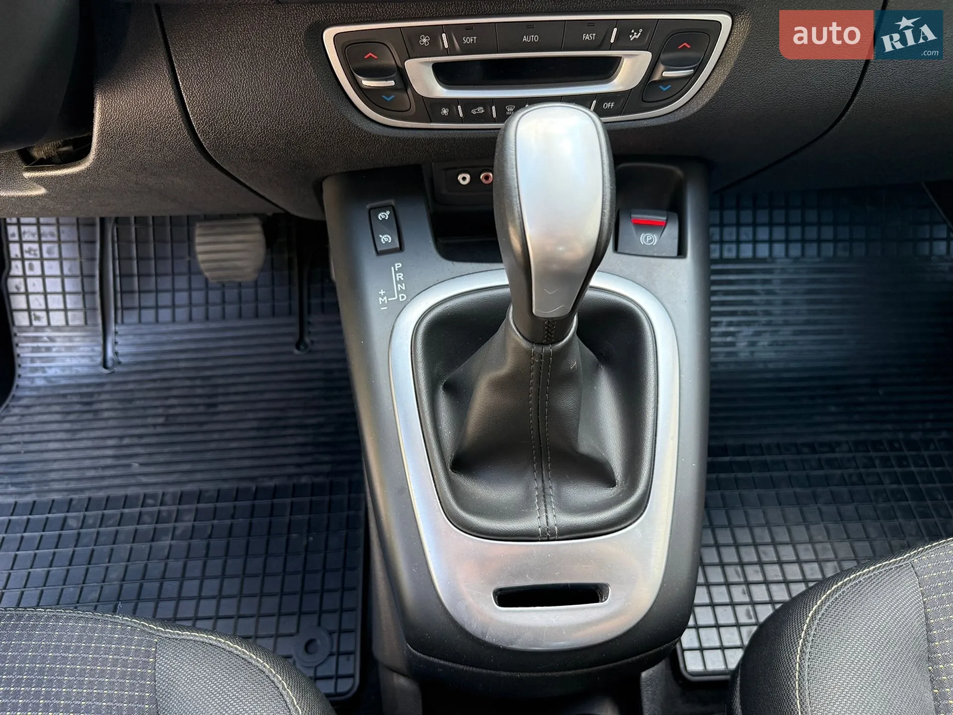 2010 Renault Scenic - мініатюра 38