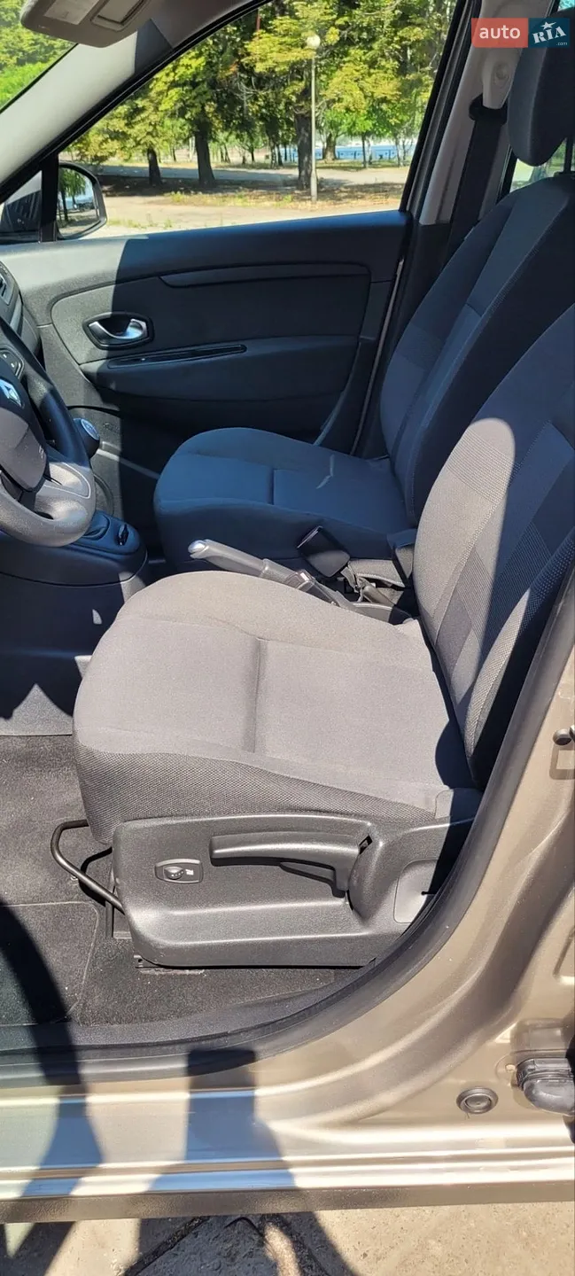 2011 Renault Scenic - мініатюра 17