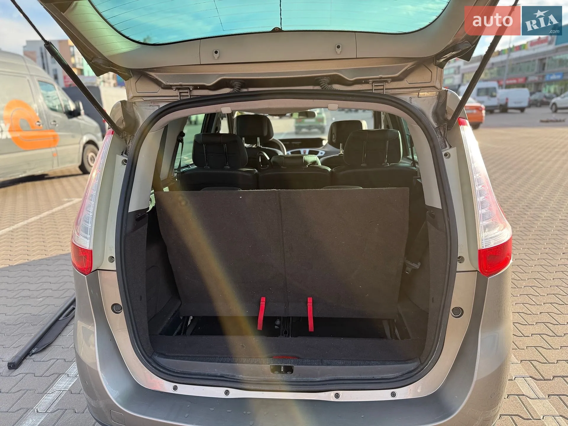 2010 Renault Scenic - мініатюра 32