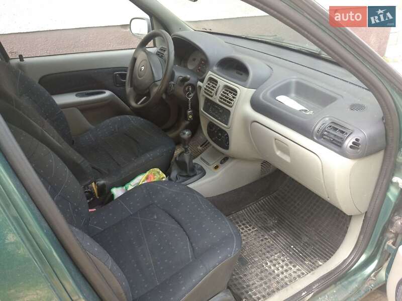 Седан Renault Symbol 2003 в Шептицькому
