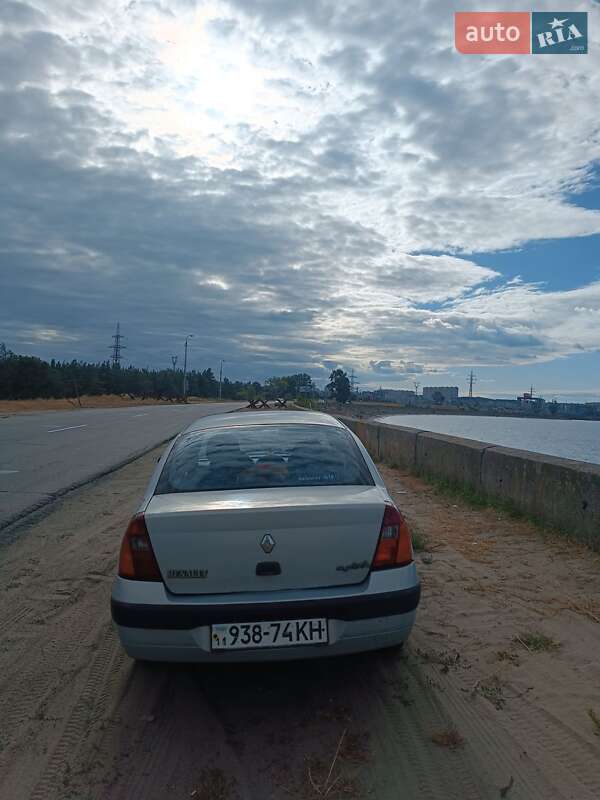 Седан Renault Symbol 2002 в Киеве