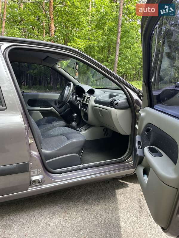 Седан Renault Symbol 2004 в Киеве