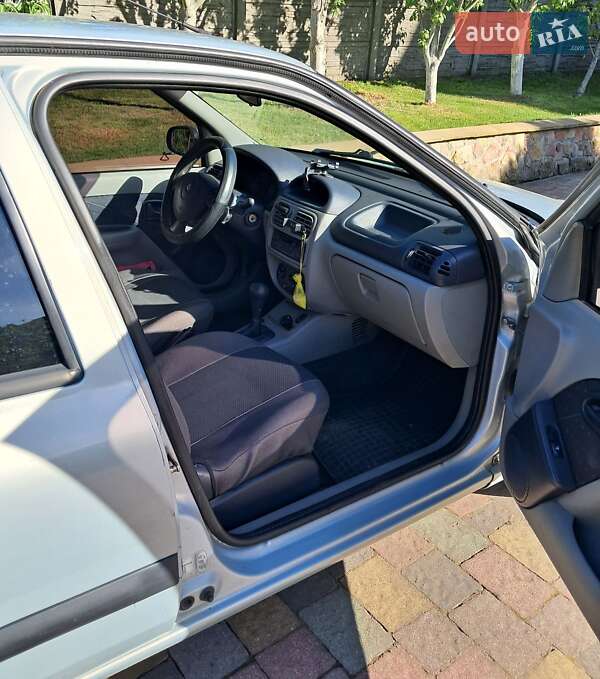 Седан Renault Symbol 2003 в Шептицькому