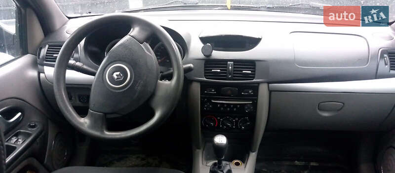 Седан Renault Symbol 2011 в Ланчине