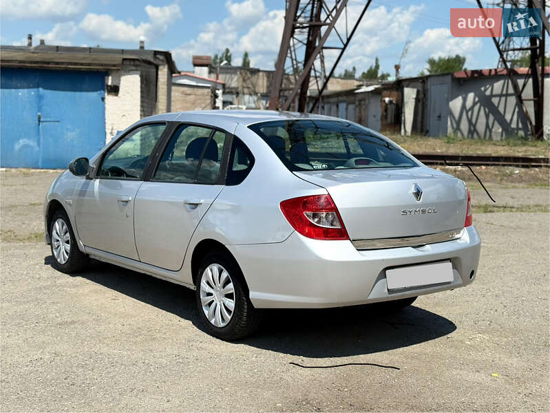 Седан Renault Symbol 2010 в Днепре
